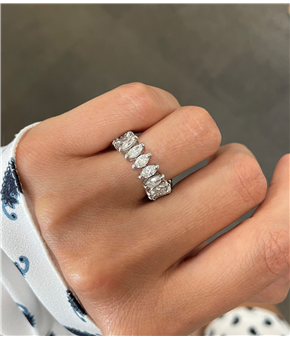 Aliana de Navetes (inteira) - 3,34 ct - 21 diamantes -  aprox. 16 pontos cada.