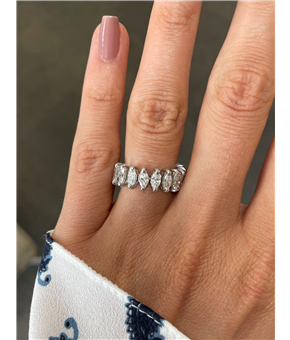 Aliana de Navetes (inteira) - 3,34 ct - 21 diamantes -  aprox. 16 pontos cada.
