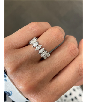 Aliana de Navetes (inteira) - 4,28 ct - 21 diamantes -  aprox. 20 pontos cada.