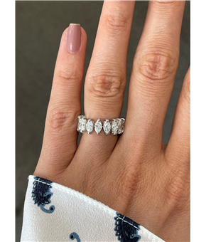 Aliana de Navetes (inteira) - 4,28 ct - 21 diamantes -  aprox. 20 pontos cada.