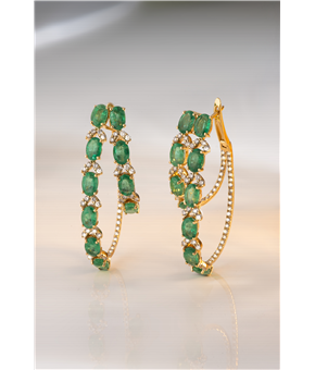 Argola dupla em ouro amarelo cravejada com brilhantes e esmeraldas